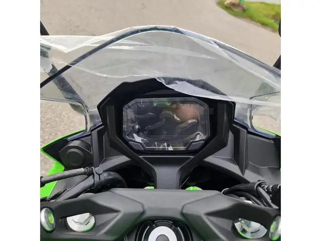 2025 Kawasaki Ninja 650 KRT Edition in Street, Cruisers & Choppers in London - Image 12