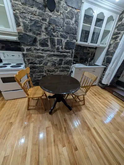 418-655-8281 À voir au 11 rue Haldimand #3, superbe loft 1 1/2 situé dans un très bel immeuble en pl...