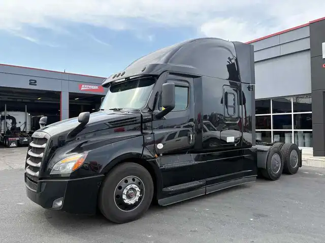 2021 Freightliner Cascadia Safety Certified in Heavy Trucks in Hamilton - Image 2