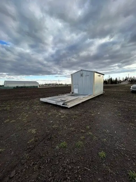 1234 MakLoc Skid Shack in Cargo & Utility Trailers in St. Albert - Image 9