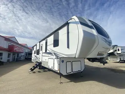 This luxury fifth wheel bunk plan is ready for some heavy duty camping. Competing successfully with...