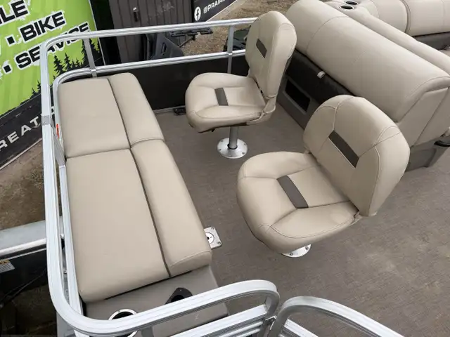 Sun Tracker Party Barge 22 XP3 in Powerboats & Motorboats in Prince Albert - Image 4