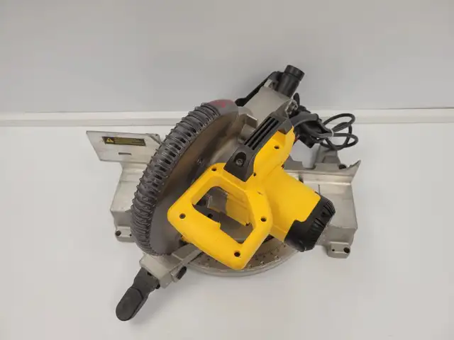 (67436-1) Dewalt DW713 Miter Saw in Power Tools in Calgary - Image 6