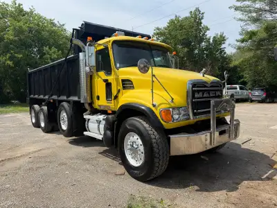 Mack 6 Cylinder Diesel Engine, 576,519km, Eaton Fuller 18-Speed Manual Transmission, Differential Lo...