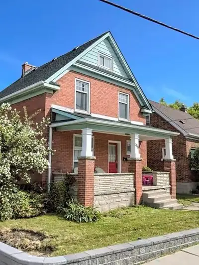 2 Bedroom Main Level Apartment In Central Kitchener! (Main Unit-A) Welcome to 386 Guelph St, Kitchen...