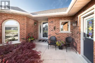 One of a kind, 3+1 bedroom all brick bungalow, approx. 1470 sqft Cherry wood kit cabinets, granite c...