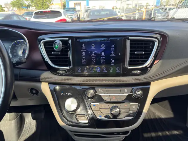 2017 Chrysler Pacifica Limited 7 Passenger | Command Start | Pow5619998410362163227