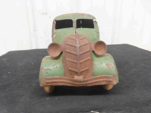Wynadotte 1930's Pressed Metal Sinclair Fuel Delivery Truck in Arts & Collectibles in Vancouver - Image 4