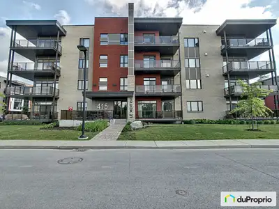 Disponible maintenant! Condo moderne et luxueux avec balcon, situé au dernier étage d'un immeuble de...