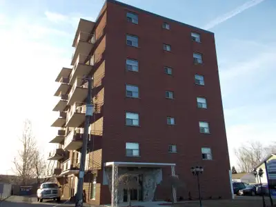 EIWO Canadian Management Ltd. - LARGE BACHELOR UNIT FOR RENT