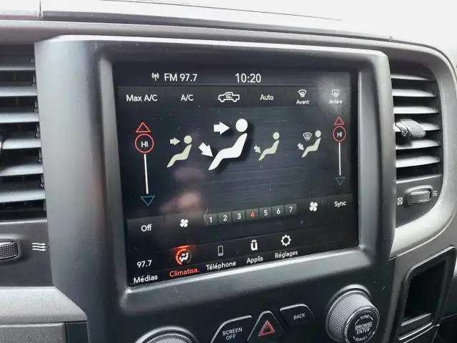 Ram 1500 Classic Express Hemi 4x4 2020 in Cars & Trucks in Laval / North Shore - Image 17