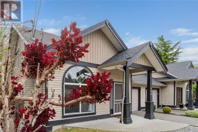 Welcome to this well-designed 3-bedroom, 3-bathroom half duplex, ideally located in a quiet 3-unit s...
