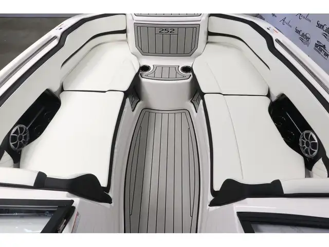2026 Yamaha 252S in Powerboats & Motorboats in Laurentides - Image 6