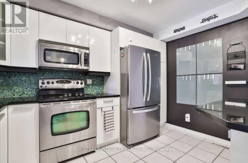 2054 GLENHAMPTON ROAD Oakville (WM Westmount), Ontario 4