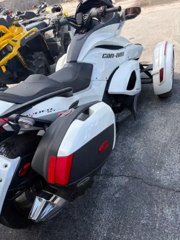 2012 Can-Am Spyder ST-S SE5 in Street, Cruisers & Choppers in Trenton - Image 3