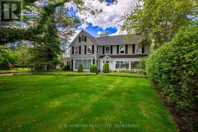 Classic Niagara Parkway built in 1922. Its charm and pride of ownership highlight this spectacular w...