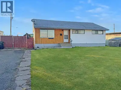 Discover comfort and convenience in this 4 bedroom bungalow tucked away on a dead-end street in Vall...
