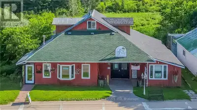 Fabulous Commercial Building in Barry's Bay with lots of walking traffic in the heart of town! Excel...