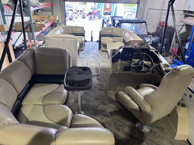 2018 Manitou 24 ENCORE PONTON 3 QUILLES DE LUXE, AVEC DEUX MOTEU in Powerboats & Motorboats in Lac-Saint-Jean - Image 64