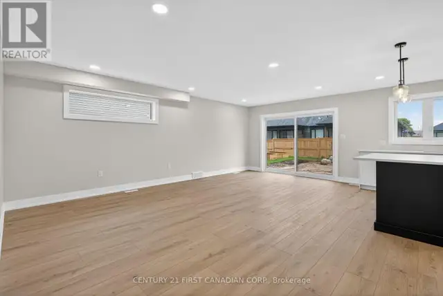 34 POSTMA CRESCENT North Middlesex (Ailsa Craig), Ontario in Houses for Sale in Grand Bend - Image 7