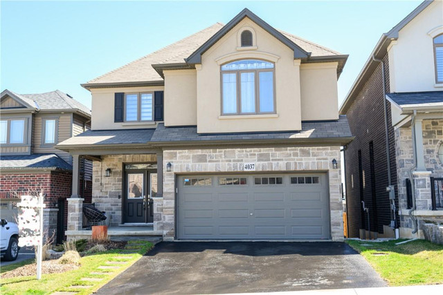 ELEGANCE ON BEAMSVILLE BENCH - 4 BED, 4 BATH in Houses for Sale in Hamilton