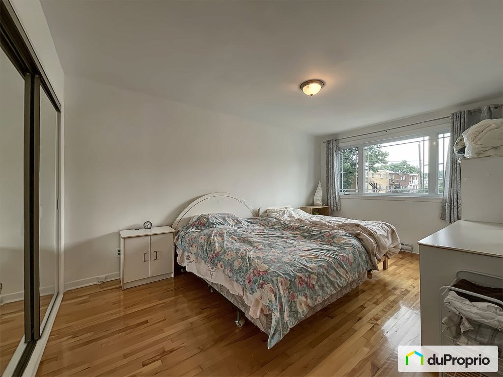 $899,000 - Triplex for sale in Longueuil (Vieux-Longueuil) — photo 3
