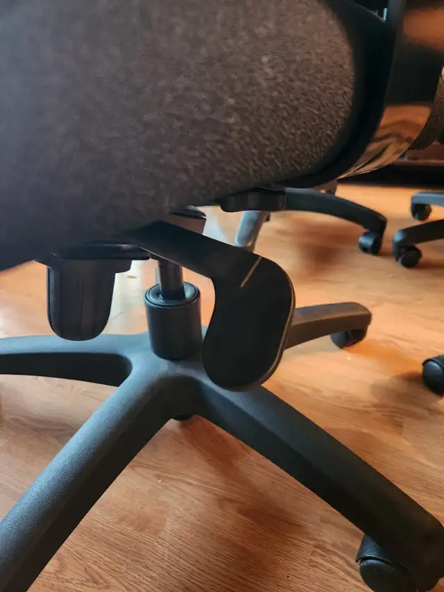 MADE IN CANADA - Ergonomic office chair62863728720771122