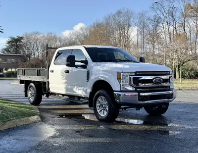 This 2020 Ford F-350 XLT 4x4 flat deck truck is equipped with a 6.2L 8-cylinder engine, automatic tr...