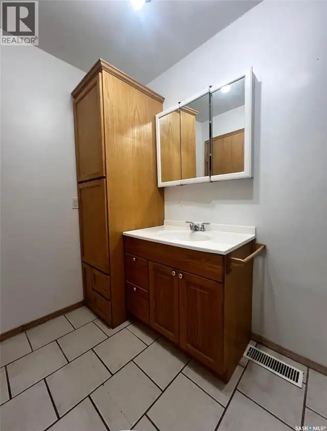 349 10th AVENUE NW Swift Current, Saskatchewan in Houses for Sale in Swift Current - Image 19