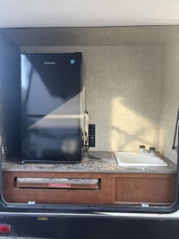 This couples coach trailer is perfect for camping and travelling! The front bedroom has a queen bed... (image 3)