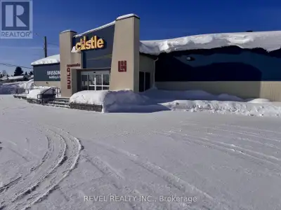 This outstanding commercial opportunity is located on the west periphery of Cochrane, Ontario, offer...