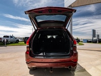 Welcome to 400 Chrysler Dodge Jeep Ram. Stand out from the crowd in this stylish and capable 2019 Je... (image 7)