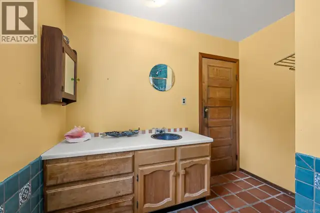 9900 Greenhill Rd Denman Island, British Columbia in Houses for Sale in Comox / Courtenay / Cumberland - Image 19