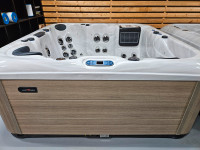 7 MAN HOT TUB 90X90 GREAT FOR THERAPY