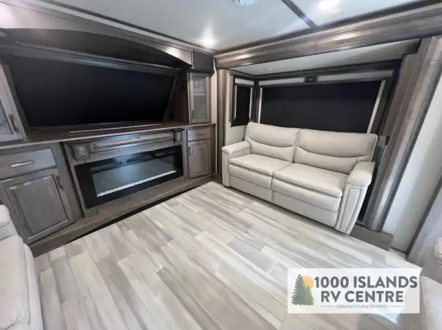 2023 Grand Design Solitude 380FL in Travel Trailers & Campers in Kingston - Image 15