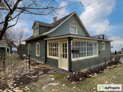 Magnifique maison champêtre très ensoleillée situé au coeur de Kamouraska avec un voisinage des plus...