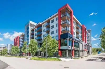 Welcome to this stunning penthouse-level 1-bedroom, 1-bathroom condo in the heart of Willoughby Heig...