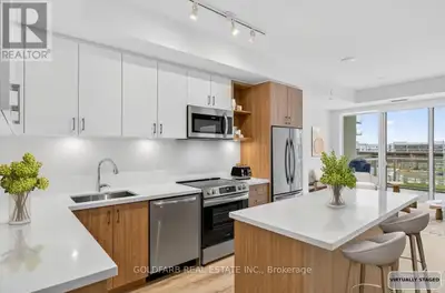 Penthouse 1-Bedroom in Sunseeker's 2-Storey Podium Section with Open Lake Club & Landscaped West Cou...