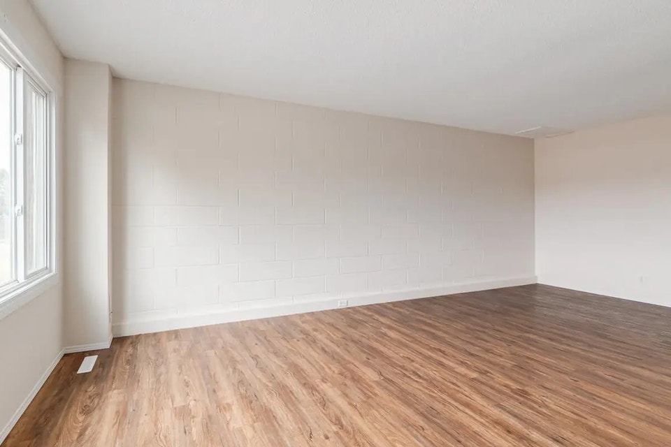 Apartments for Rent In Medicine Hat - Parkland Townhomes - House 5