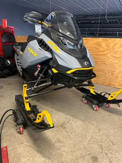 Race-bred DNA combined with high-tech features that provide hard-core riders premium performance and...
