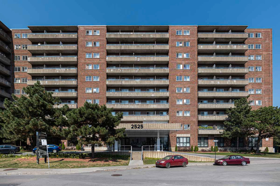 Place Cavendish Apartments - Bachelor available at 2525 Cavendis dans Locations longue durée  à Ville de Montréal