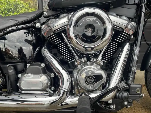 2025 Harley-Davidson FXBB - Street Bob in Street, Cruisers & Choppers in Edmonton - Image 4