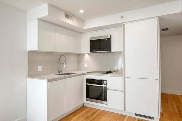 3460 Peel Street 3460 Peel Street — photo 1