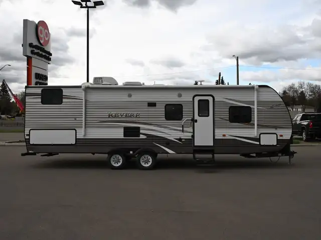 2017 Revere 28QB in Travel Trailers & Campers in St. Albert - Image 8