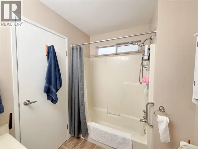 419 Donner Dr Gold River, British Columbia in Houses for Sale in Campbell River - Image 13