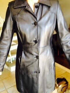 woman's leather jacket/coat dans Femmes - Hauts et vêtements d'extérieur  à Laval/Rive Nord