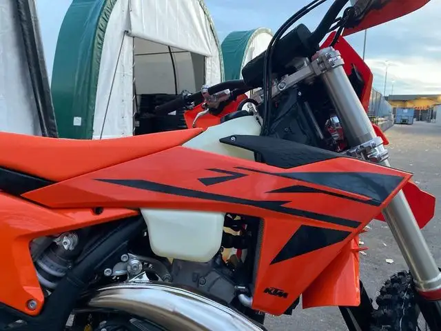 2025 KTM XC 250 W in Dirt Bikes & Motocross in Calgary - Image 5