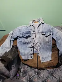 Vintage Levi's jean jacket (size lg?)