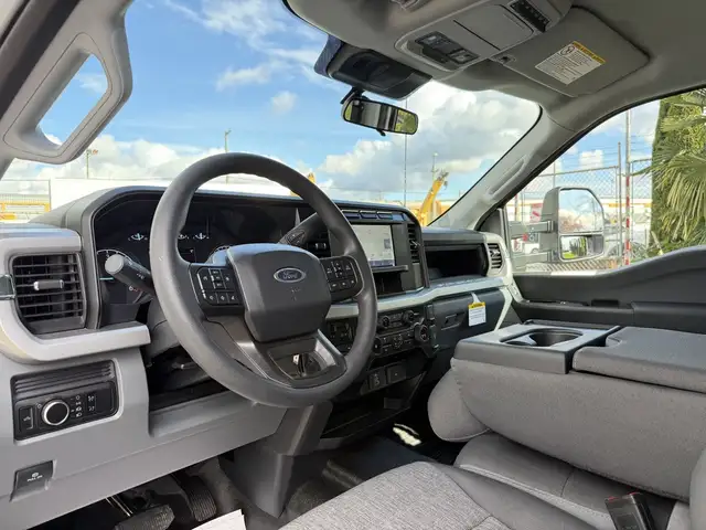 2024 Ford F-550 Crew Cab 4x4 Service Truck with Welder and Compr in Heavy Trucks in City of Montréal - Image 45