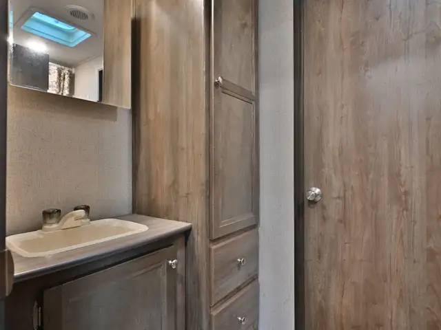 2018 Lantern 300TQ in Travel Trailers & Campers in St. Albert - Image 16